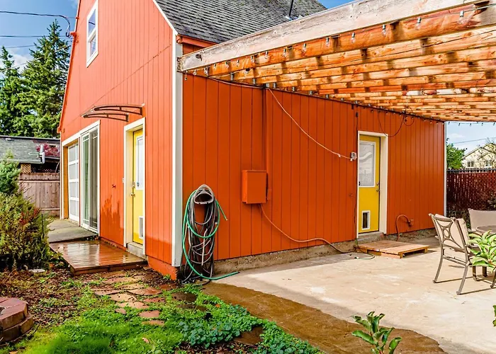 Portland Urban Lodge, Quiet, Walkable, Near